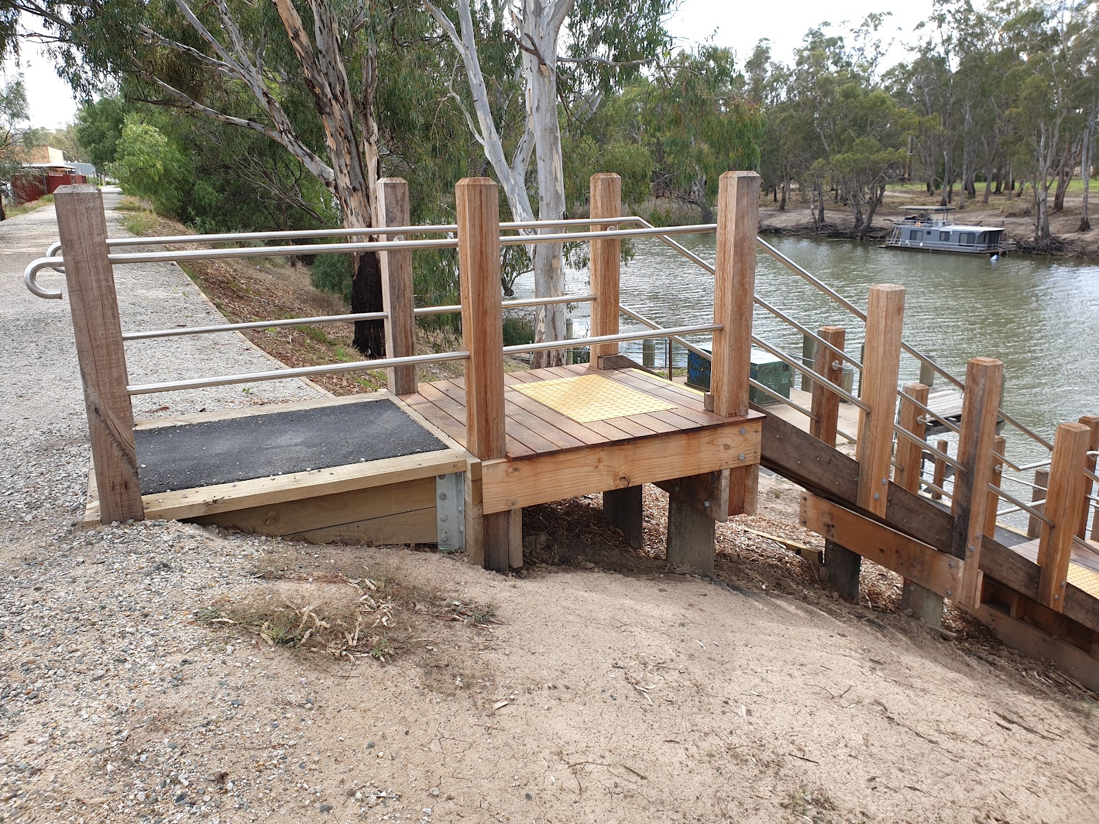 Ice delivery in Deniliquin