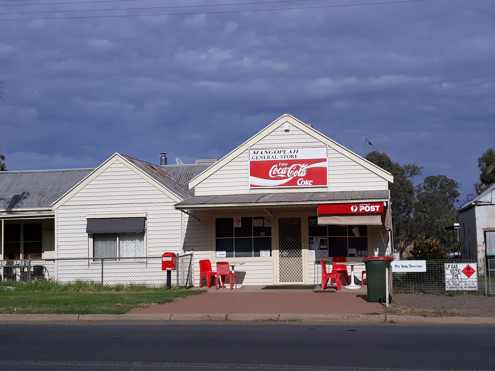 Ice delivery in Mangoplah